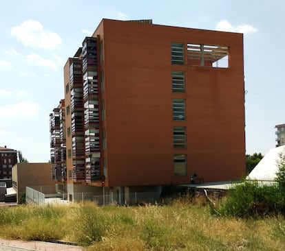 Bloque de viviendas sociales en Getafe (Madrid), la semana pasada.