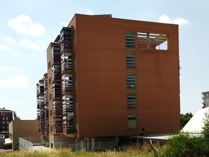 Bloque de viviendas sociales en Getafe (Madrid), la semana pasada.