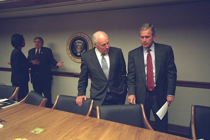 George W. Bush com Dick Cheney.