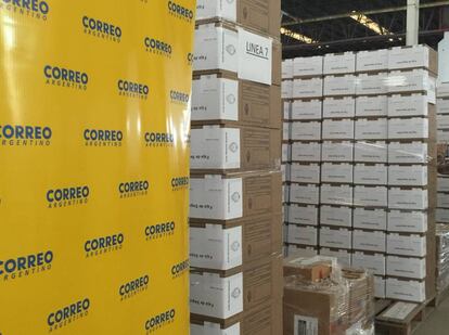 Boletas preparadas para su distribución postal por el correo argentino.