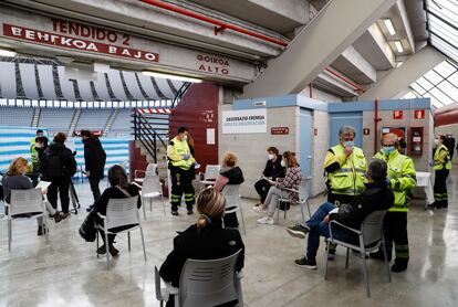 Vaccination drive of essential workers under the age of 55 in Donostia, Basque Country.