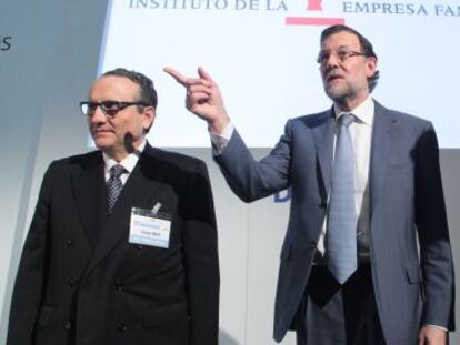 El presidente del Instituto de la Empresa Familiar (IEF), Javier Moll, y el presidente del Gobierno, Mariano Rajoy, en un acto celebrado el pasado  mes de abril. 