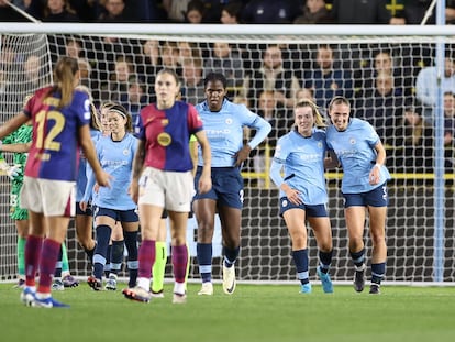 Las jugadoras del City celebran su primer gol ante el Barça el miércoles en Mánchester en el primer partido de la Champions.