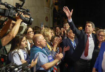 El presidente del PPCV, Carlos Mazón y la candidata a la alcaldía de Valencia, Maria José Catalá, a su llegada a la sede del partido en Valencia.