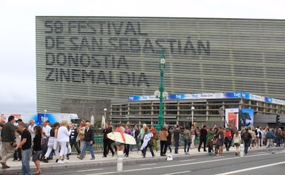 El Kursaal sede del 58º Festival de cine de San Sebastián.