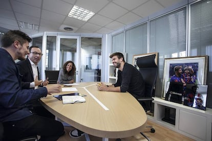 Un equipo de 40 personas trabaja a fondo desde hace más de un año para organizar la nueva Copa Davis en la sede barcelonesa de Kosmos.