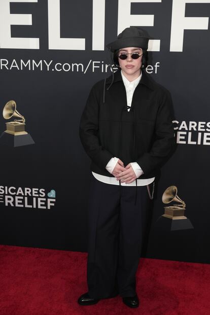 Billie Eilish ofreció una de las actuaciones de la noche. Para posar en la alfombra roja lo hizo con un conjunto negro de Prada.