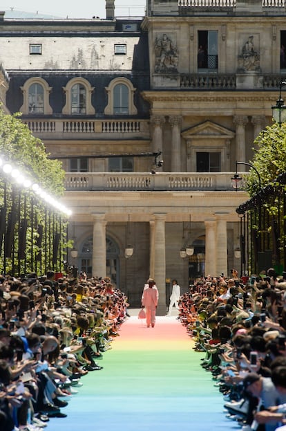 Desfile de p-v 2019de Louis Vuitton Menswear, debut de Virgil Abloh en la casa francesa.