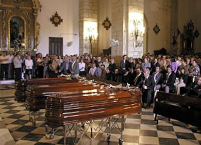 Misa funeral de las tres mujeres asesinadas a tiros en Torredelcampo.