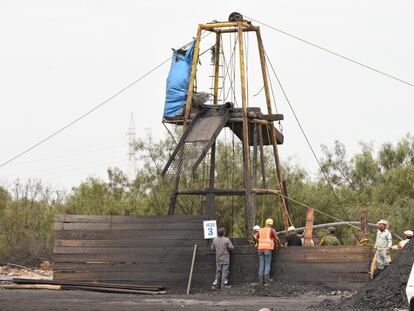 Trabajos de rescate en la mina El Pinabete de Sabinas, en Coahuila.