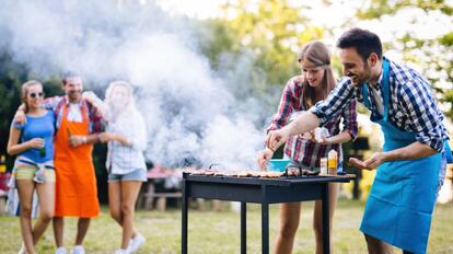 Uno de los mejores planes para disfrutar del buen tiempo es organizar una barbacoa en tu jardín o terraza.