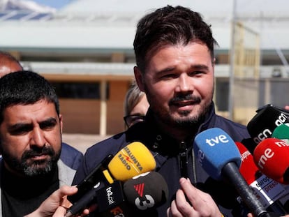 El candidato de ERC, Gabriel Rufián, en un acto a las puertas de Soto del Real.