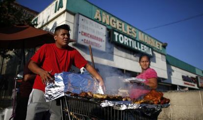 Puesto de comida callejera en Westlake, Los Ángeles.