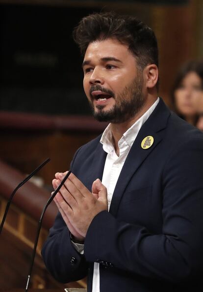 El portavoz de ERC, Gabriel Rufián, durante su intervención el debate de investidura, este martes. 