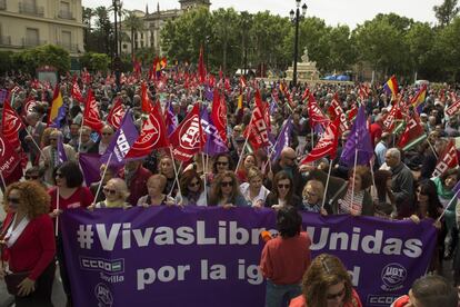 Manifestantes en el Día del Trabajo en la ciudad de Sevilla.