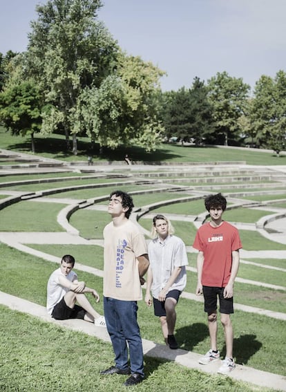 El grupo musical Carolina Durante (de izquierda a derecha, Martín Vallhonrat, Diego Ibáñez, Mario del Valle y Juan Pedrayes), en el parque Tierno Galván de Madrid, escenario del Festival Tomavistas, en julio de 2020.