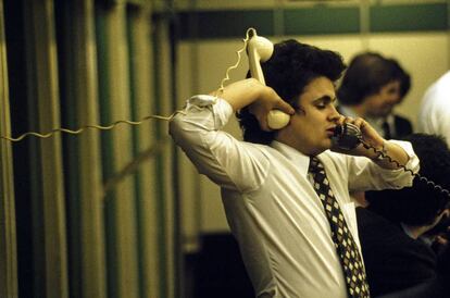 Marzo de 2003: un ‘broker’ de Londres intenta no perder del todo los nervios ante las fuertes caídas provocadas por la crisis de Irak.