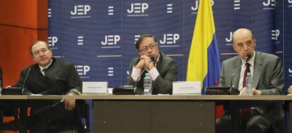 La JEP recibió en Sala Plena al presidente electo Gustavo Petro y al canciller designado, Álvaro Leyva, en Bogotá, el 29 de julio de 2022.