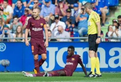 Iniesta, junto a Demb&eacute;l&eacute;. 