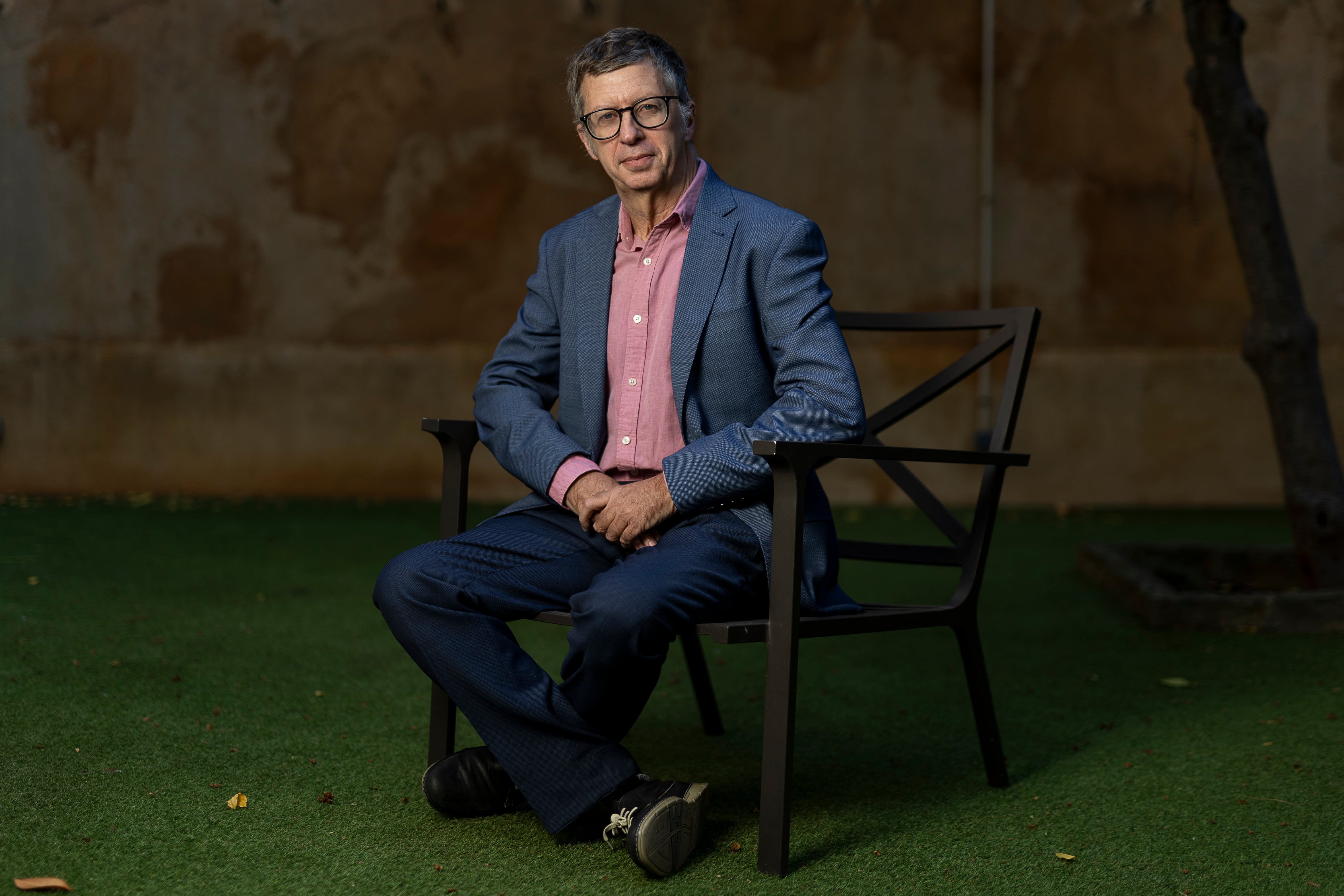 Luis de Lecea, neurocientífico: “Con nuestros hábitos nos estamos cargando una fase muy placentera del sueño”