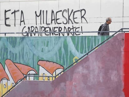 Pintadas de apoyo a ETA en el barrio de Egia de San Sebastian.