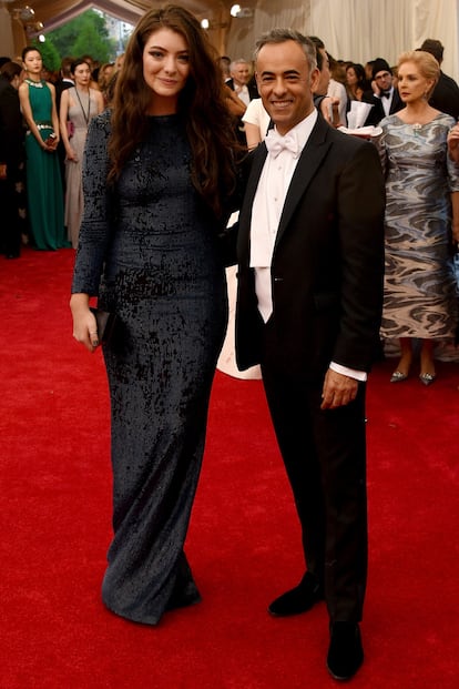 Francisco Costa, director creativo de Calvin Klein Collection, con Lorde.