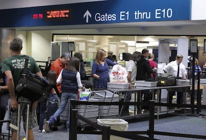 Imagem de arquivo do controle de segurança em um aeroporto