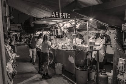 Clientes en los Tacos Ruben’s en Ciudad de México.