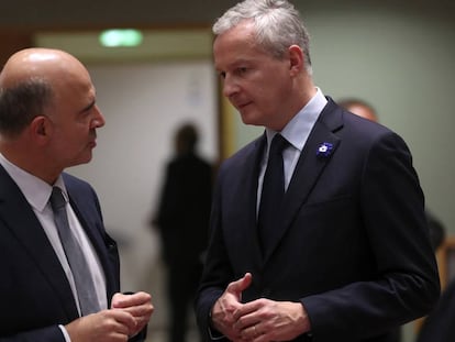 El ministro Bruno Le Maire (derecha), junto a Pierre Moscovici.