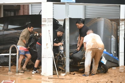 The aftermath of the flooding Wednesday in the neighborhood of La Torre, Valencia.