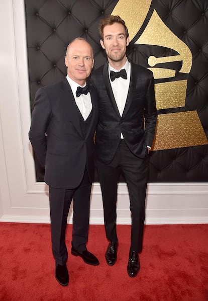 Michael Keaton acudió a la gala para apoyar a su hijo, Sean Douglas, nominado por mejor canción country.