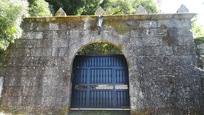 Portalón de un pazo con orígenes en la baja Edad Media, a la venta en la provincia de Pontevedra.