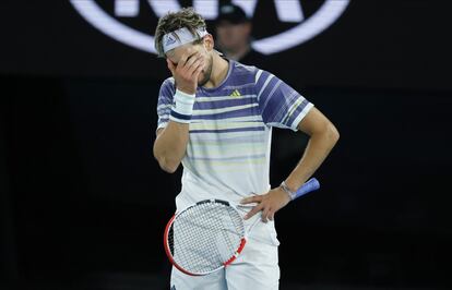 Dominic Thiem reacciona durante la final masculina del Open de Australia.