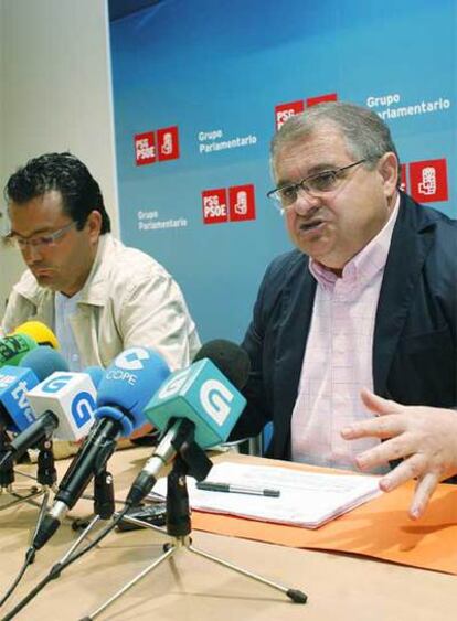 Pablo López Vidal e Ismael Rego, ayer en el Parlamento de Galicia.