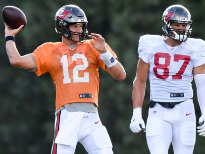 Brady y Gronkowski, en un entrenamiento con Tampa Bay.