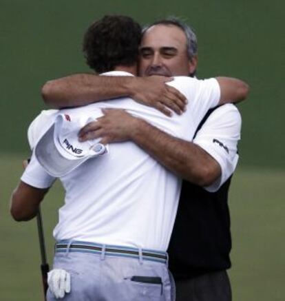 Cabrera abraza a Scott tras el final.