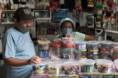 Shopkeepers who want Carnival to be permanently suspended in Río de Janeiro.