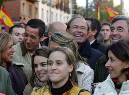 Ana Botella, Zaplana, Soraya Sáenz de Santamaría, García Escudero y Acebes, en la marcha.