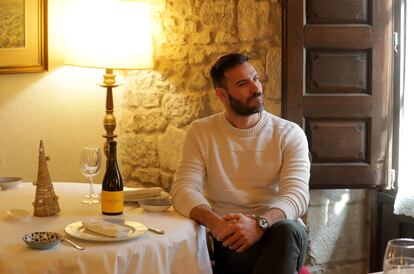 El piragüista Saúl Craviotto, en las bodegas Mayor de Migueloa, en Laguardia.