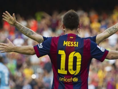 Messi comemora com Rakitic o gol contra o Granada.