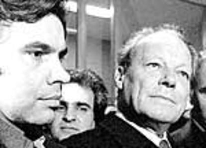 Felipe González, con el ex canciller alemán Willy Brandt, en Madrid en 1976