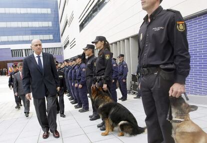 Fernández Díaz, durante la inauguración del complejo policial de Sant Marti- La Verneda, el pasado mayo.