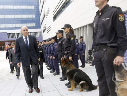 Fern&aacute;ndez D&iacute;az, durante la inauguraci&oacute;n del complejo policial de Sant Marti- La Verneda, el pasado mayo. 