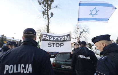 Protesta antifascista en Oswiecim, Polonia.