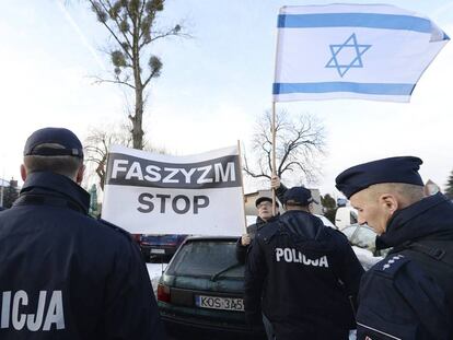 Protesta antifascista en Oswiecim, Polonia.