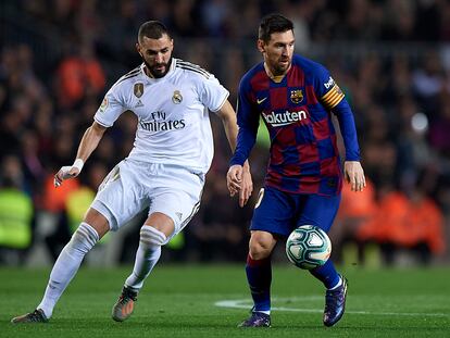Messi y Benzema, en el clásico de la pasada temporada en el Camp Nou.