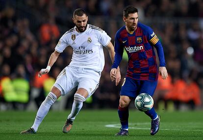 Messi y Benzema, en el clásico de la pasada temporada en el Camp Nou. getty