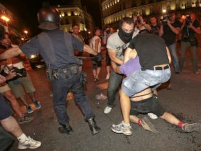 Incidentes en la Puerta del Sol durante la manifestación laica del miércoles 17 de agosto.