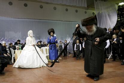 An ultra-Orthodox Jewish bride takes part in the "mitzva tantz", the custom in which relatives dance in front of the bride after her wedding ceremony, in Netanya, Israel, early March 16, 2016. Thousands took part in the wedding of the grandson of Rabbi Yosef Dov Moshe Halberstam, religious leader of the Sanz Hasidic dynasty and the granddaughter of the religious leader of Toldos Avraham Yitzchak Hasidic dynasty, in Netanya on Tuesday night. REUTERS/Baz Ratner