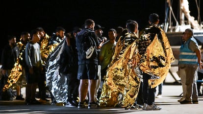Imagen de migrantes en Roccella Jonica, al sureste de Italia, el 29 de septiembre de 2024